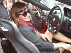 roro-fotria-bawa-mobil-mewah-saat-sambangi-polres-jaksel_20150518_153304.jpg