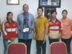 rosan-p-roeslani-bersama-para-atlet_20151211_204509.jpg
