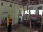ruang-kelas-sdn-2-gentan-yang-disangga-bambu.jpg