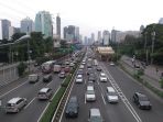 ruas-jalan-tol-dalam-kota-di-kawasan-jl-gatot-subroto-jakarta_20170327_202742.jpg