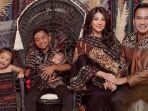ruben-onsu-jalani-upacara-adat-ntt-untuk-angkat-betrand-peto-jadi-anak.jpg