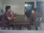 rudy-bastomi-dan-supraptiningsih-saat-di-ruang-pemeriksaan-lp-tulungagung_20180910_171855.jpg