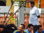 ruhanda-mantan-pelatih-persema_20160208_221040.jpg