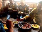 rujak-nelut-pinggir-jutan-lamongan-bikin-ketagihan.jpg