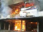 ruko-terbakar_20151031_215004.jpg