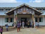 rumah-adat-dayak_20150802_152824.jpg