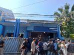 rumah-bercat-biru-di-semarang-jadi-pabrik-narkoba.jpg