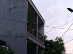 rumah-bertingkat-milik-sopir-pribadi-sekretaris-ma-royani_20160525_103909.jpg