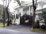 rumah-bos-first-travel_20180219_212444.jpg