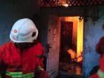 rumah-di-jalan-kutisari-selatan-tenggilis-surabaya-terbakar.jpg