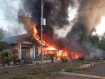rumah-dinas-perhubungan-laut-di-aimere-terbakar.jpg