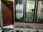 rumah-dirusak-brimob.jpg