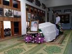 rumah-duka-almarhum-pematung-legendaris-edhi-sunarso_2_20160105_105400.jpg