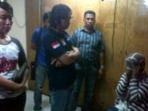 rumah-dukun-bayi-di-surabaya-digerebek_20151211_085740.jpg