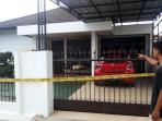 rumah-guru-dilempari-bom-molotov_20161111_115131.jpg