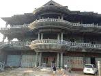rumah-kosong-bak-istana-di-limbangan-garut.jpg