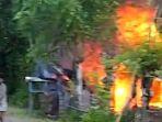 rumah-orangtua-dibakar-789.jpg