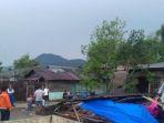 rumah-puting-beliung-taput1.jpg