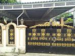 rumah-ratu-dangdut-elvy-sukaesih-tampak-tertutup-dan-sepi_20180218_155941.jpg