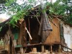 rumah-reyot-milik-anun-isah_20151104_235611.jpg