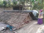 rumah-rubayatul-di-kumpai-tapin-ambruk_20180325_055522.jpg