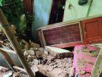 rumah-rusak-akibat-tanah-longsor-di-kalapanunggal.jpg