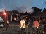 rumah-warga-di-kampung-bumiratu-dibakar-massa_20180904_110207.jpg