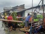 rumah-warga-rusak-diterjang-gelombang-pasang_1.jpg