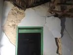 rumah-warga-sumenep-retak-akibat-gempa_20181011_092359.jpg