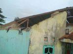 rumah-warga-yang-diterjang-angin-puting-beliung-di-bangka-barat.jpg