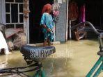 rumah-warga-yang-kebanjiran-akibat-luapan-air-anak-sungai-bengawanjero.jpg