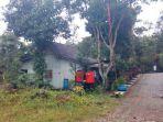 rumah-warga-yang-mengalami-pergeseran-sejauh-10-meter.jpg