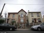 rumah-yang-dijadikan-kos-kosan-bagi-pelaku-teror-paris_20151117_184520.jpg