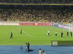 rumput-lapangan-stadion-nasional-bukit-jalil-yang-rusak-parah.jpg
