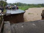 runtuhnya-jalan-raya-bobotsari-karanganyar_20170319_073636.jpg