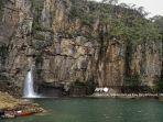 runtuhnya-tebing-di-danau-brasil.jpg