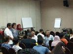 rusdi-kirana-bos-lion-air-saat-mendatangi-crisis-center-keluarga-korban-di-hotel-ibis_20181031_111243.jpg