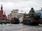 rusia-mempersiapkan-peralatan-perangnya-di-moskow.jpg