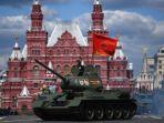 rusia-pamer-tank-t-34-dari-perang-dunia-ii-di-hari-kemenangan-di-lapangan-merah-ih.jpg