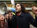 russel-brand-filsuf-inggris_20150529_175340.jpg