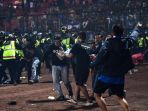 rusuh-usai-arema-fc-kalah-lawan-persebaya-127-orang-tewas_20221002_211229.jpg