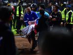 rusuh-usai-arema-fc-kalah-lawan-persebaya-puluhan-orang-tewas_20221002_030746.jpg