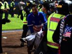 rusuh-usai-arema-fc-kalah-lawan-persebaya-puluhan-orang-tewas_20221002_031314.jpg