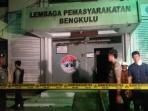 rutan-malabero-bengkulu-dibakar-massa_20160326_094215.jpg