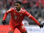 ryan-gravenberch-bereaksi-saat-pertandingan-sepak-bola-divisi-satu-bundesliga.jpg