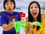 ryan-kaji-dan-sang-ibu-dalam-video-youtube-nya.jpg