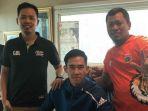 ryuji-utomo-saat-menandatangani-kontrak-dengan-persija-jakarta.jpg