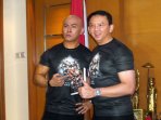 saat-ahok-beradu-silat-dengan-deddy-dan-chika_20160810_013752.jpg