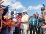 saat-prabowo-subianto-didampingi-susi-pudjiastuti-di-sekitar-area-landasan-bandara-susi-air.jpg