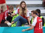 sabrina-kvist-jensen-tengah-istri-dari-pemain-tengah-denmark-christian-eriksen.jpg